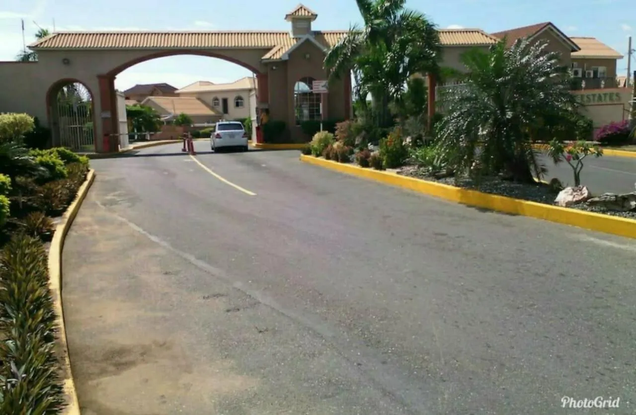 Tatil Evi Caribbean Estates Townhouse Villa Portmore
